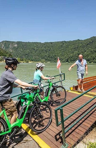 Fähre auf der Donau bei der Schlögener Schlinge